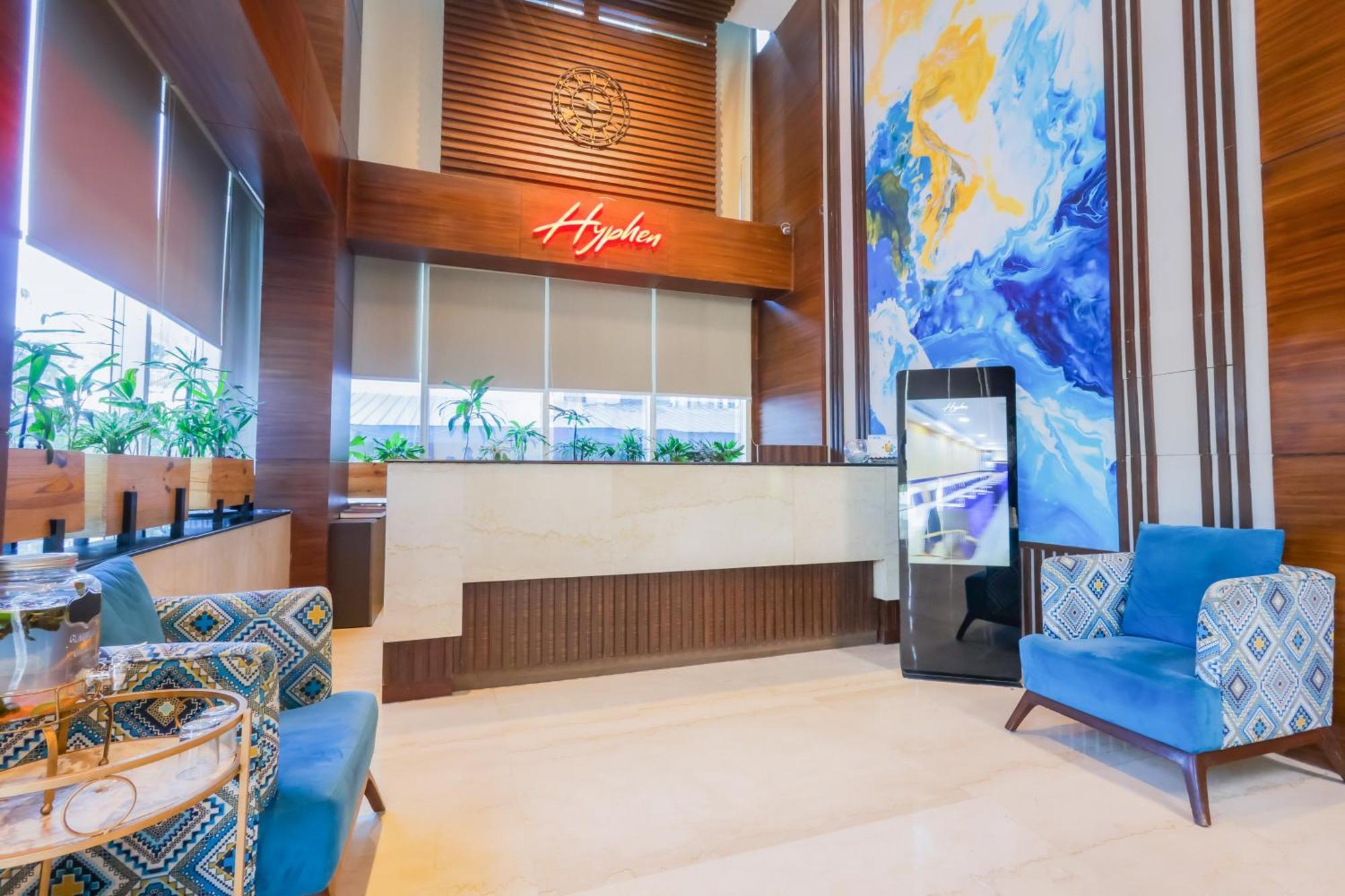 Hyphen Business Hotel Нойда Экстерьер фото